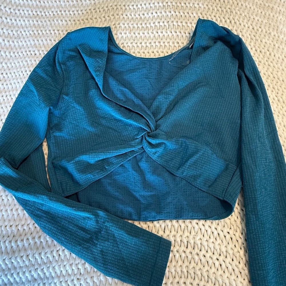 Joy Lab Seamless long sleeved twist top- New